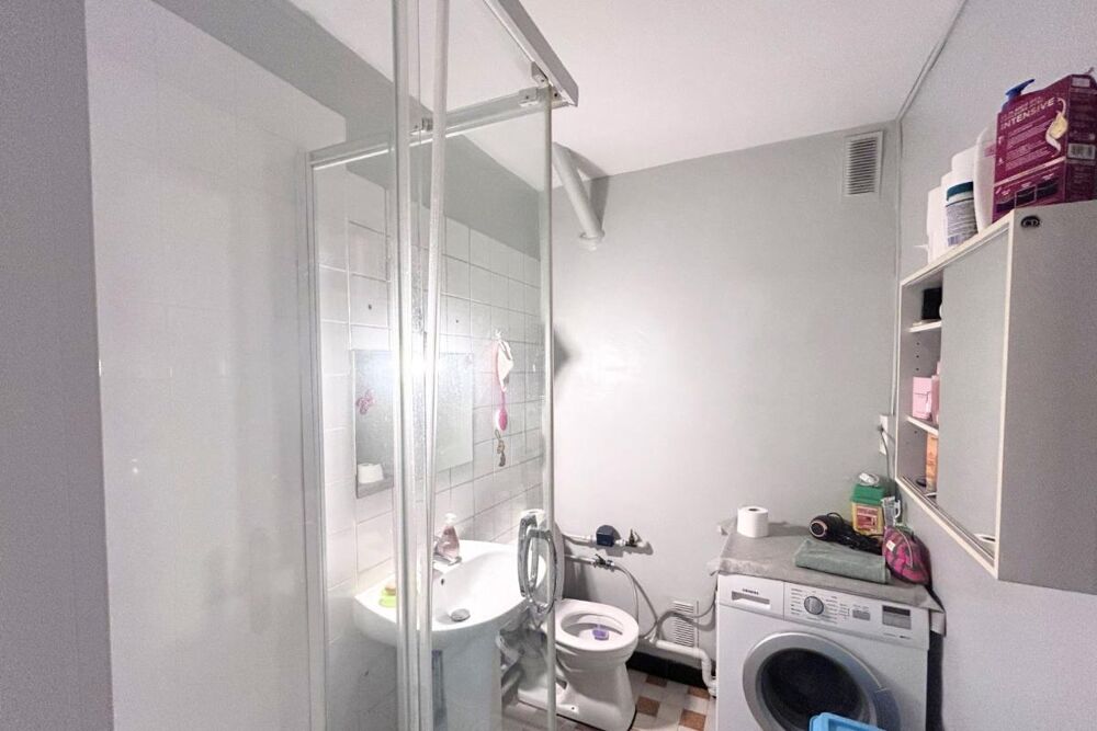 Vente Appartement Appartement à vendre 2 pièces LYON 8EME ARRONDISSEMENT (69) - BALCON - PARKING - CAVE - PROCHE DES COMMODITES Lyon 3