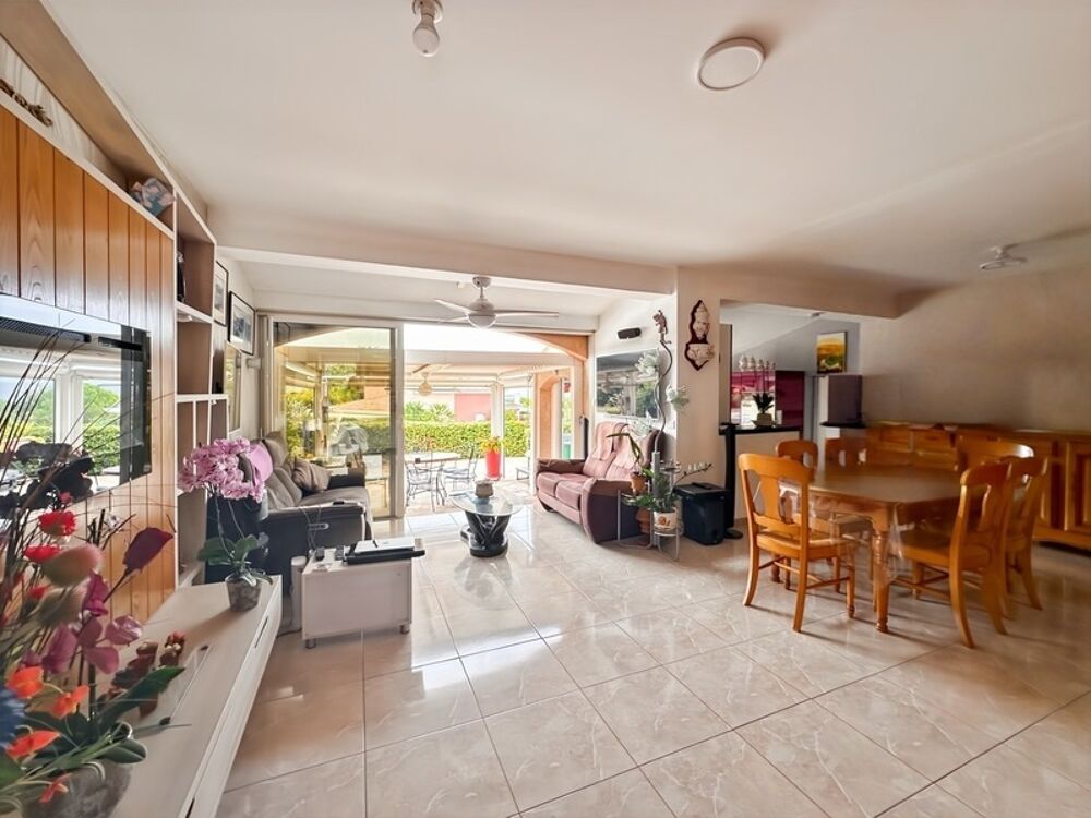 A vendre CARGESE - proche de la plage - Maison de 2 chambres et 1 bureau - Jacuzzi