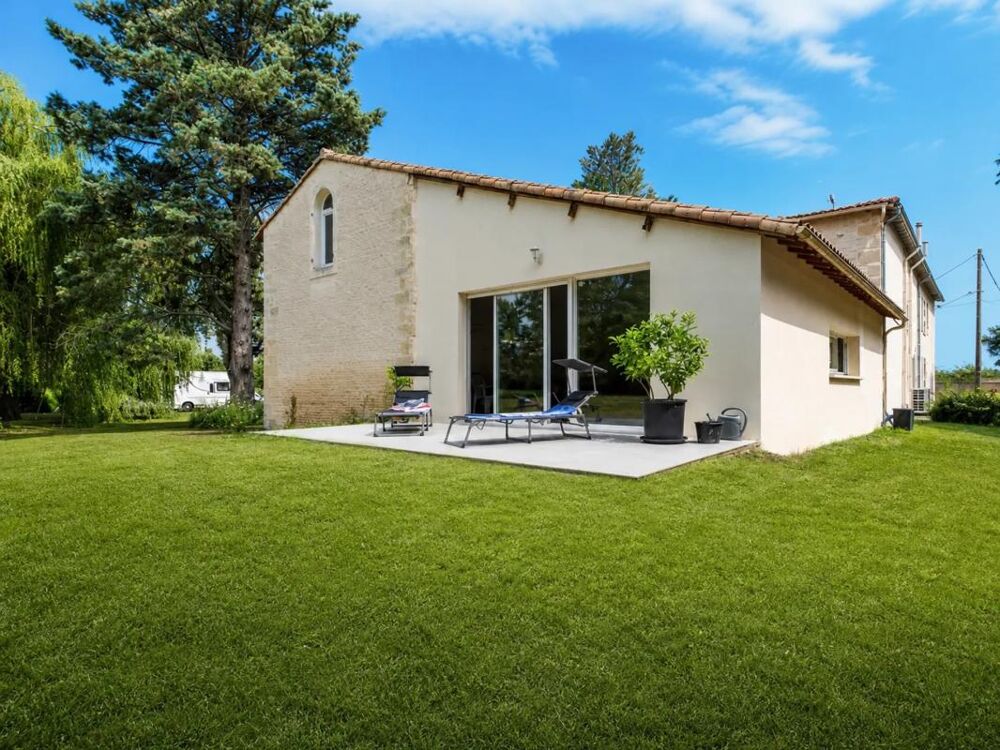 Maison pierre 141 m², piscine intérieure, 2 500 m² - Saint-Symphorien