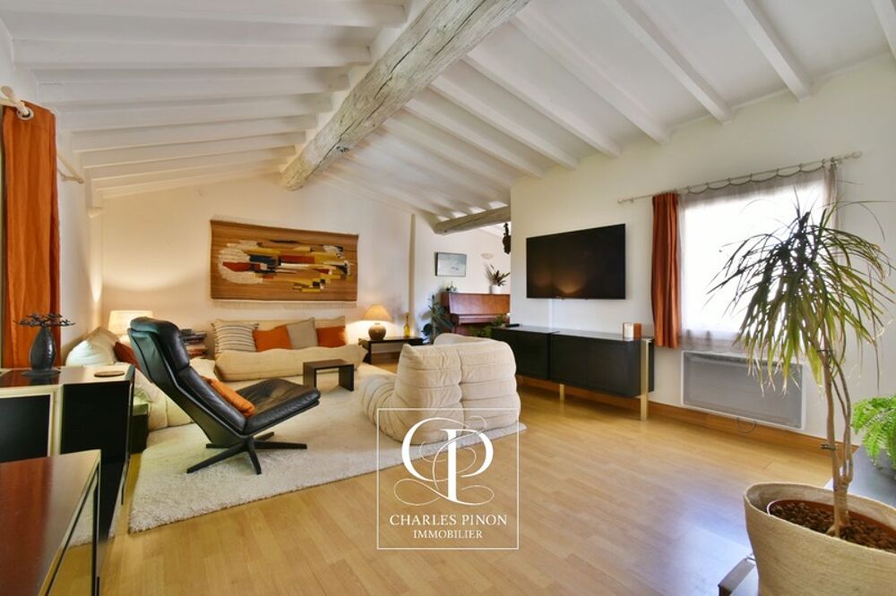 Appartement de charme 93 m² avec garage AIX EN PROVENCE (13)
