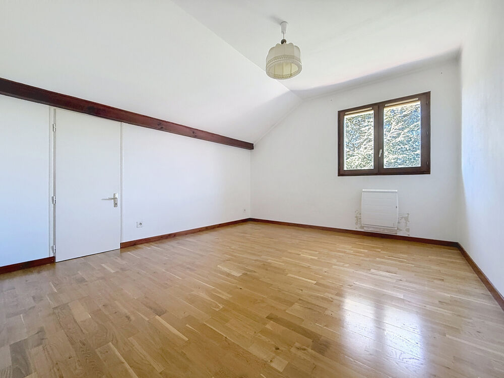 à vendre  Maison Saint-Genis-Pouilly (01630)
