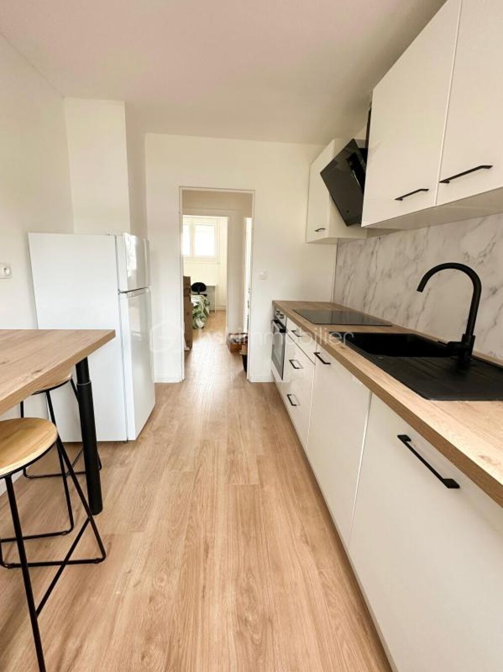 Appartement lumineux avec balcon à proximité des commodités!