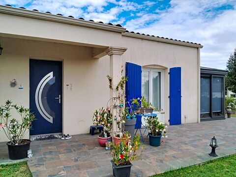   Maison de 110m² avec 3 chambres, véranda et garage à Saint Romain De Benet 289 000 Maison - 4 pièce(s) - 110 m²