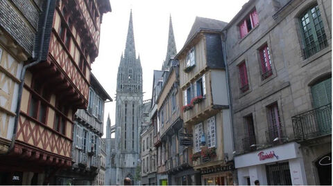   QUIMPER (29) PRET A PORTER FEMININ HYPERCENTRE EMP N°1 