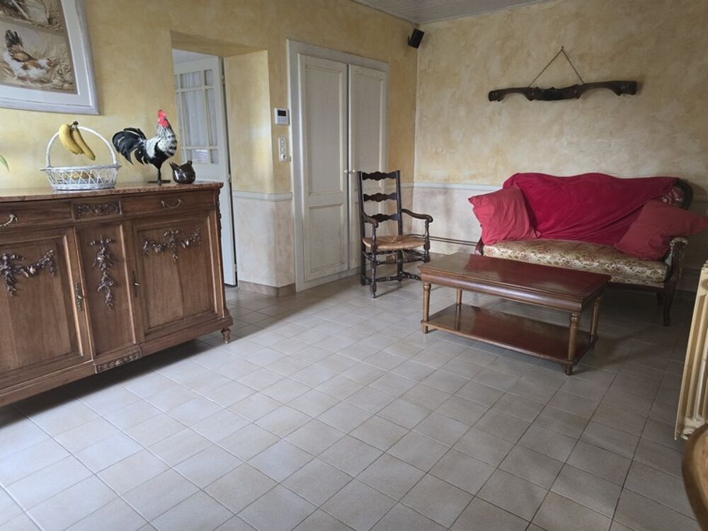 Propriété à vendre 12 pièces BEAUVOIR SUR MER (85)