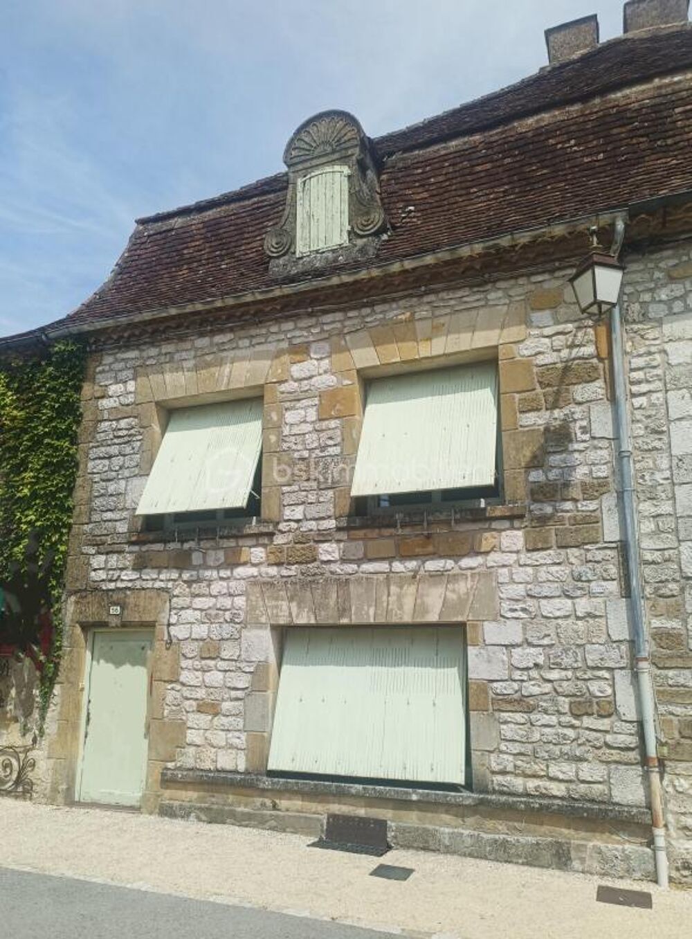 Maison de Ville Meublée de type 5 de 157 m2 avec Patio dans le Centre de Monpazier