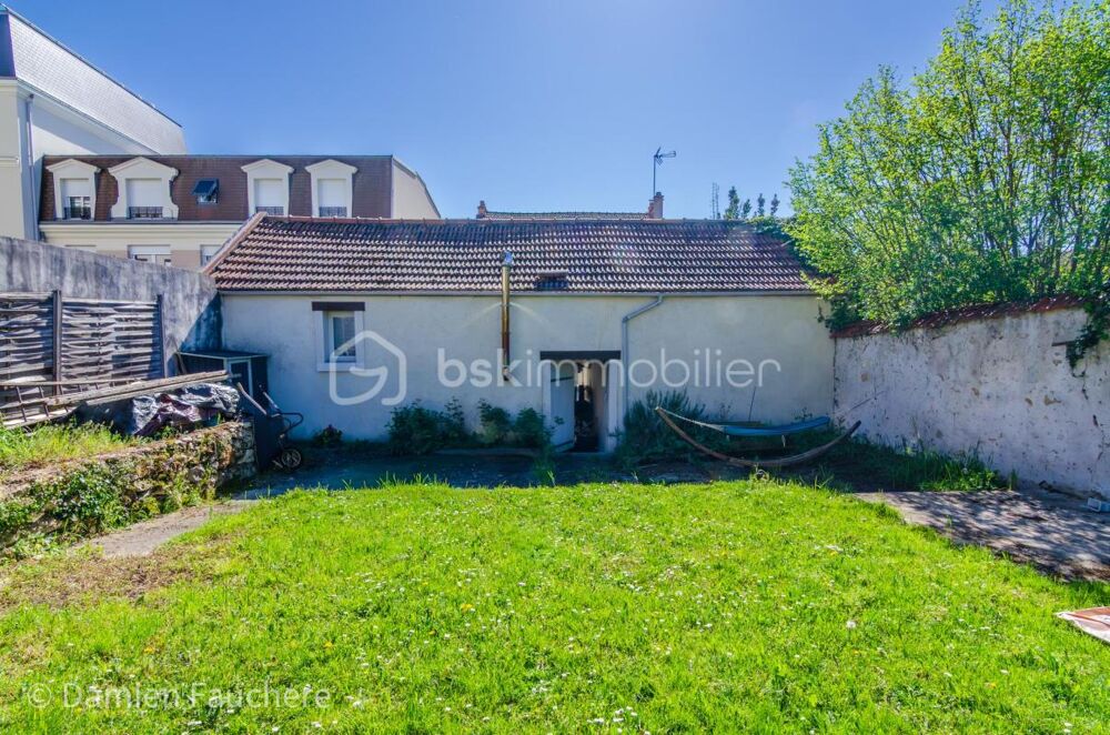 Maison individuelle de 205 m2, 7 pièces et 5 chambres + dépendance de 40m2 en parfait état, sur terrain de 540m2 !