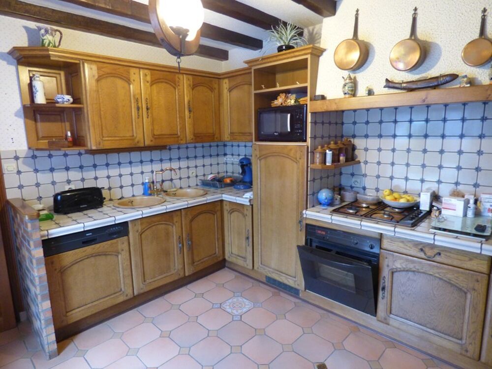 Grande maison familiale de 200 m² avec dépendances et piscine à Bourbon lArchambault (03160)