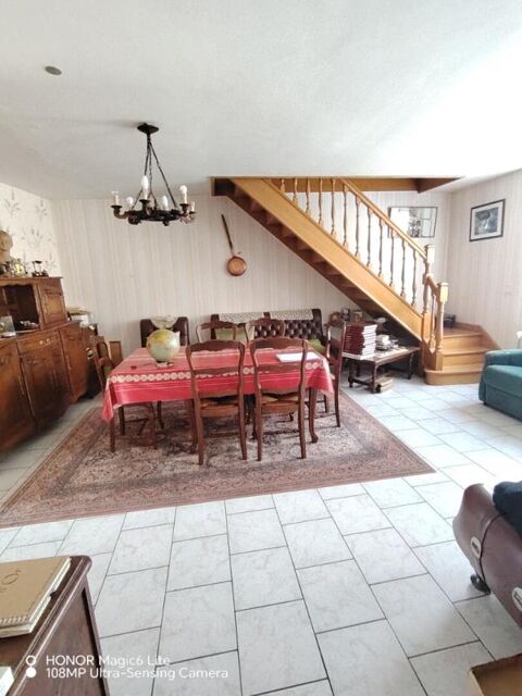   AZE maison ancienne très bien entretenue avec puits et garage Maison - 6 pièce(s) - 120 m²