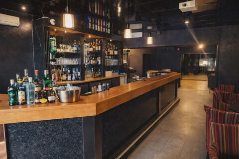   ? CLUB & BAR – MURS & FONDS – EMPLACEMENT N°1 – Forte visibilité 
