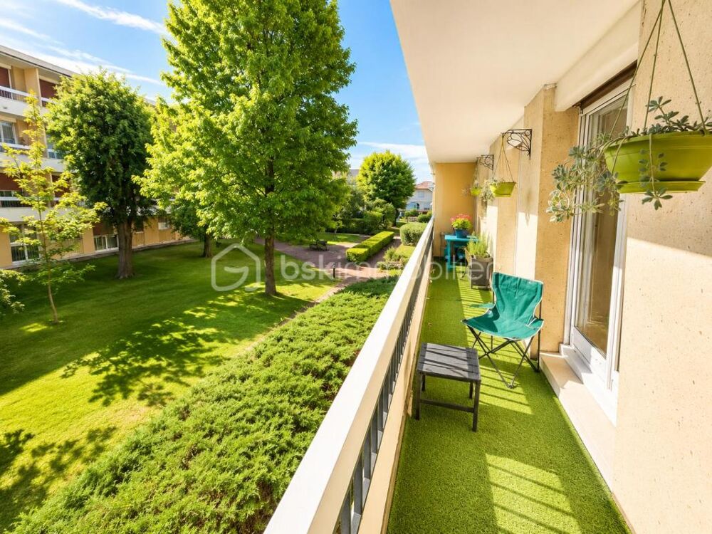 APPARTEMENT FAMILIAL 4 PIÈCES DE 100 m² AU SOL  DOUBLE BALCON  PARKING  AUCUN TRAVAUX  LIVRY-GARGAN