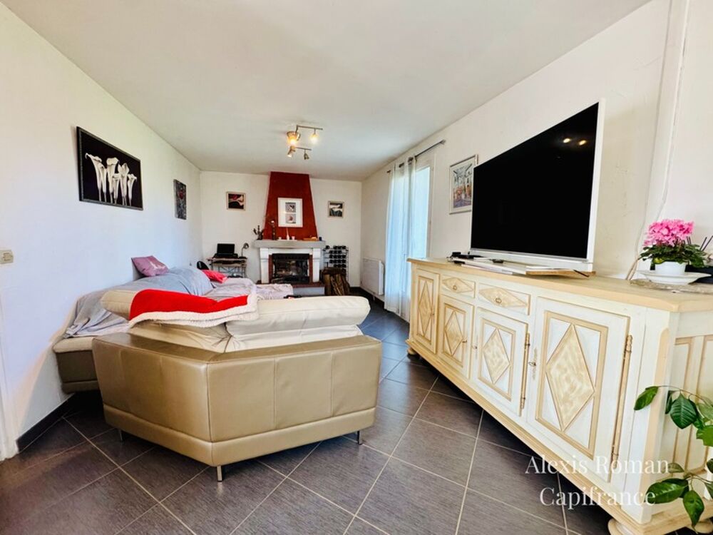 Maison 128 m² avec piscine et grange de 100 m2  3 800 m² de terrain