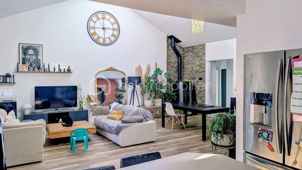 FOUGÈRES  170 m²  MAISON ATYPIQUE ESPRIT LOFT  4 CHAMBRES  TERRASSE & COUR PRIVATIVE