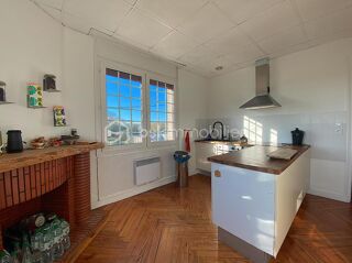  Propri�t�/ch�teau 15 + pi�ces 462 m� Vayres