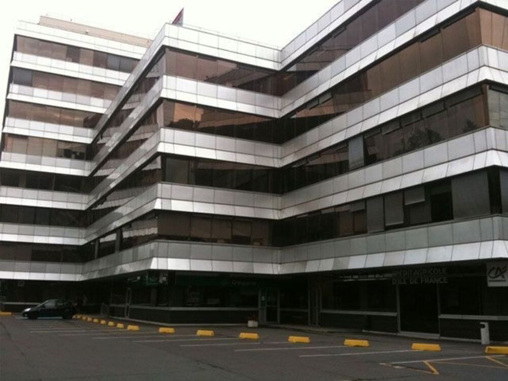   bureau rénové de 299 m2 à vendre à Cergy au prix de 325000 euros Cergy