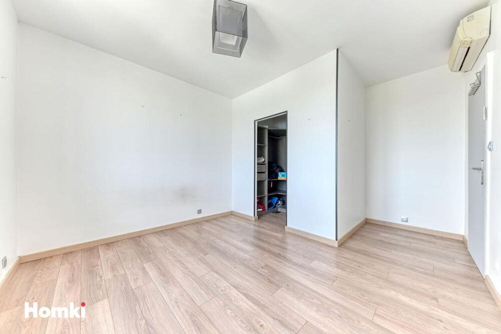 Vente Duplex/Triplex À VENDRE – Superbe appartement duplex rénové dans villa des années 1960 – Rue Guynemer Saint priest