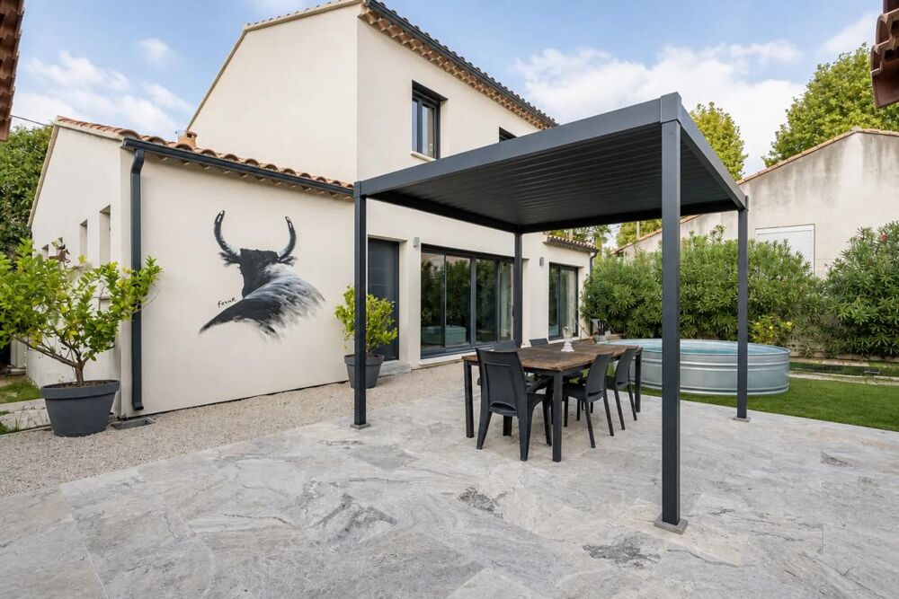 à vendre  Propriété/château Saint-Étienne-du-Grès (13103)