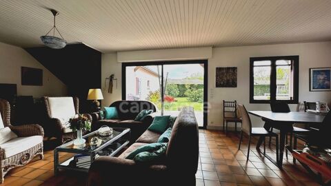   PISSOS maison familiale 8 pi�ces de 200M2 avec logement ind�pendant sur terrain de 2380m2 avec double garage, piscine et abri Maison - 8 pi�ce(s) - 200 m�