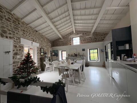   proche d' AMBERT (63) CORPS DE FERME en pierre renové  avec sa grange indépendante  TERRAIN de 1209 M2 Maison - 4 pièce(s) - 77 m²