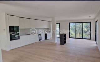  Villa  vendre 5 pices 239 m