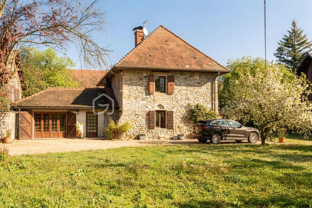Maison de maître  178 m²  Terrain de 1 400 m²  Piscine intérieure  Dépendance