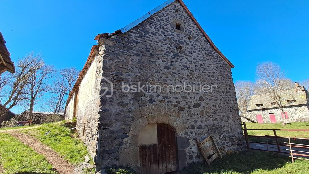 Corps de ferme à rénover sur la commune de Chalinargues