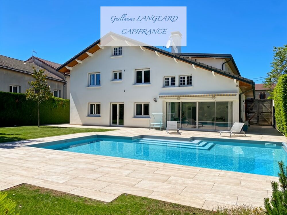 Maison d'exception en centre ville, 364 m2 et 1414 m2 de terrain - OYONNAX (01)