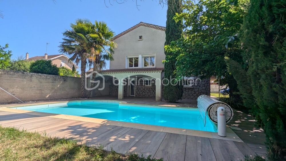MAISON SUR SOUS SOL AVEC PISCINE