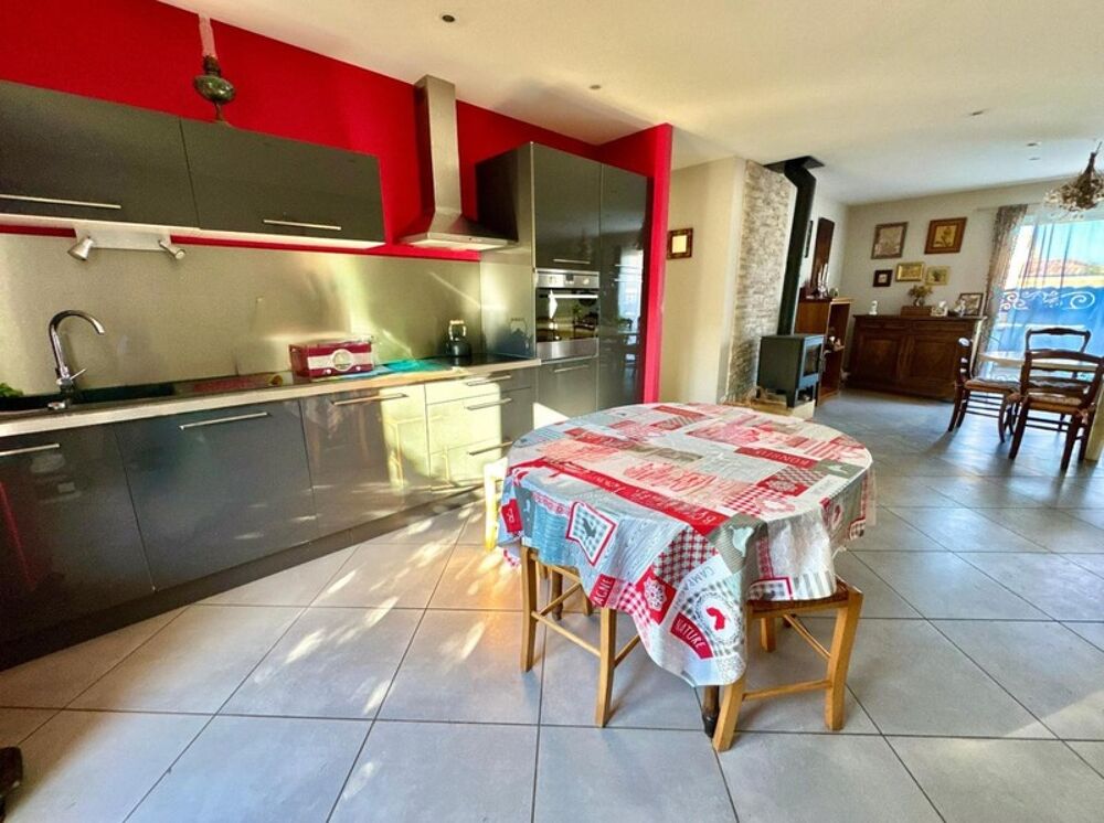 Vente Maison À 20 kms de ROANNE - MAISON DE PLAIN-PIED de 126 m2 habitable sur 882 m2 de TERRAIN clos et arboré - 3 CHAMBRES - GARAGE Roanne