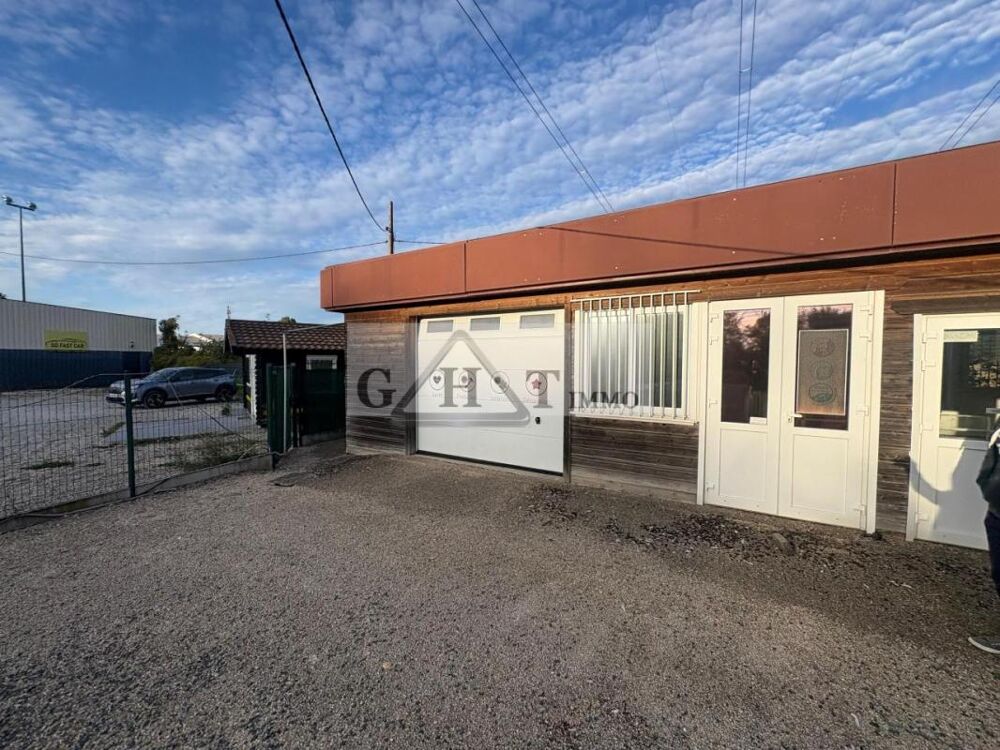   ENTREPOT 140 M² A LOUER A  VERT ST DENIS 