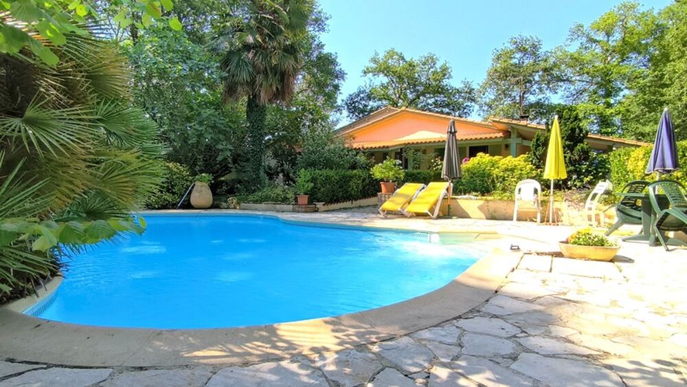 Spacieuse maison de campagne de 244 m² avec piscine