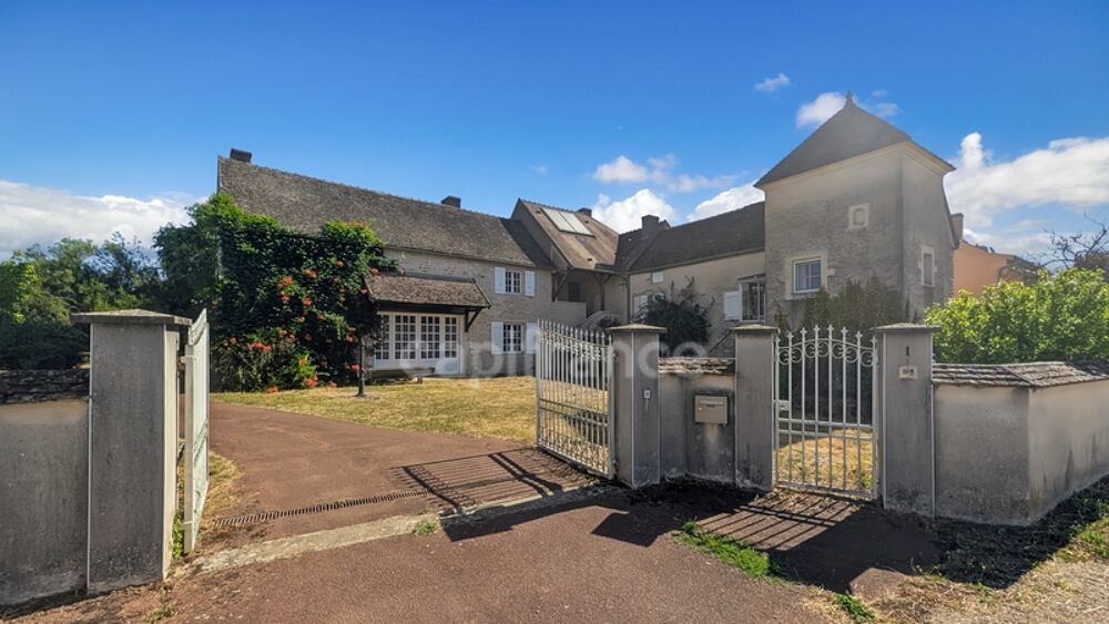 Maison 11 pièces 296 m² · à Fontaines · 296 m² · 412 000 €