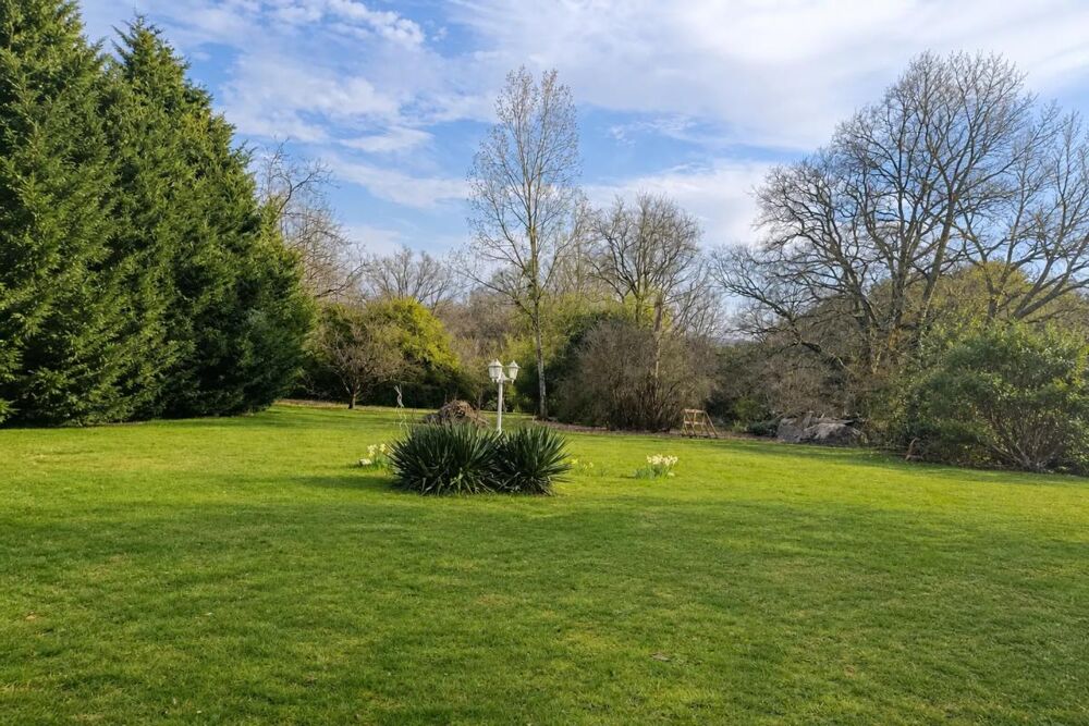 Vente Maison Domaine boisé avec deux maisons à Bueil-en-Touraine Bueil en touraine
