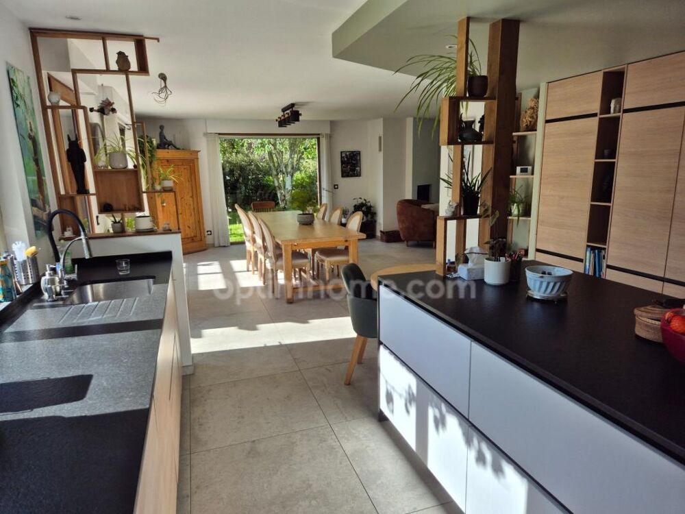 Maison individuelle 5 chambres offrant 182m2 hab sur parcelle de 860m2