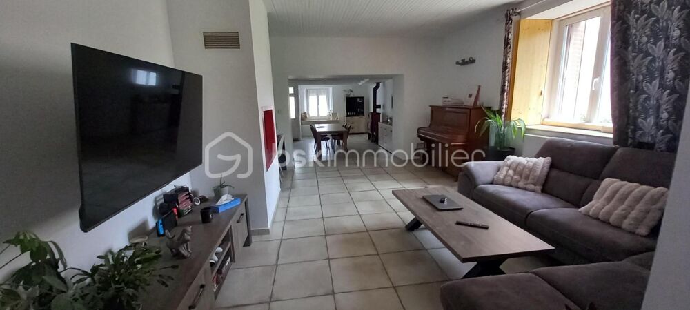 Maison de campagne de 257 m² habitables sur un terrain denviron 1 223 m²