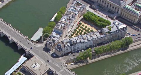 LOCAL COMMERCIAL EN DUPLEX A VENDRE - RDC AVEC ENTRESOL - PLACE DAUPHINE - PARIS 1ER 1450000 75001 Paris 1er arrondissement