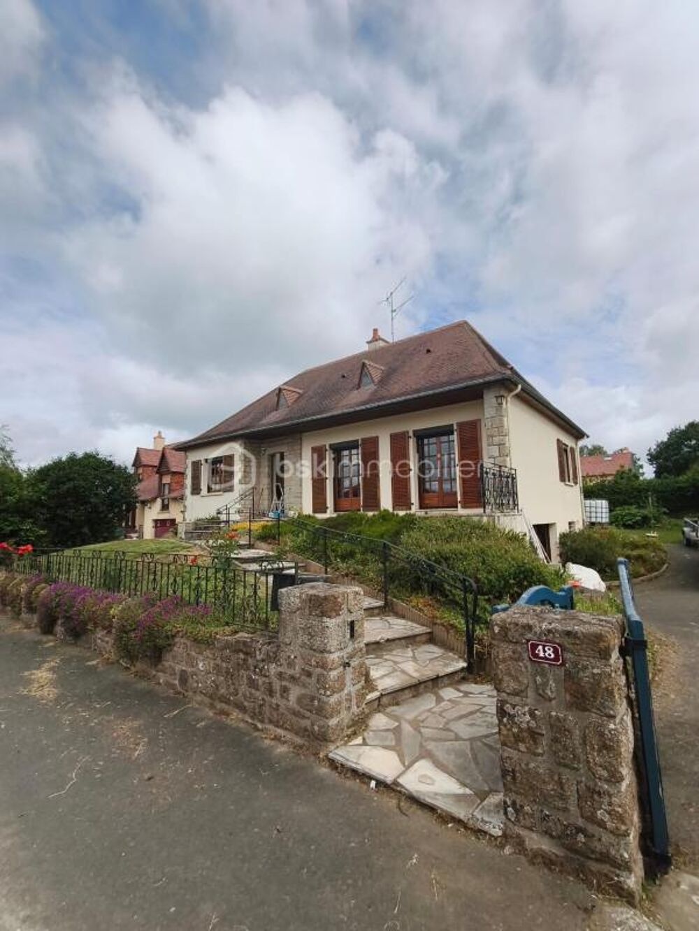 Maison sur sous sol complet - Marcillé-la-ville