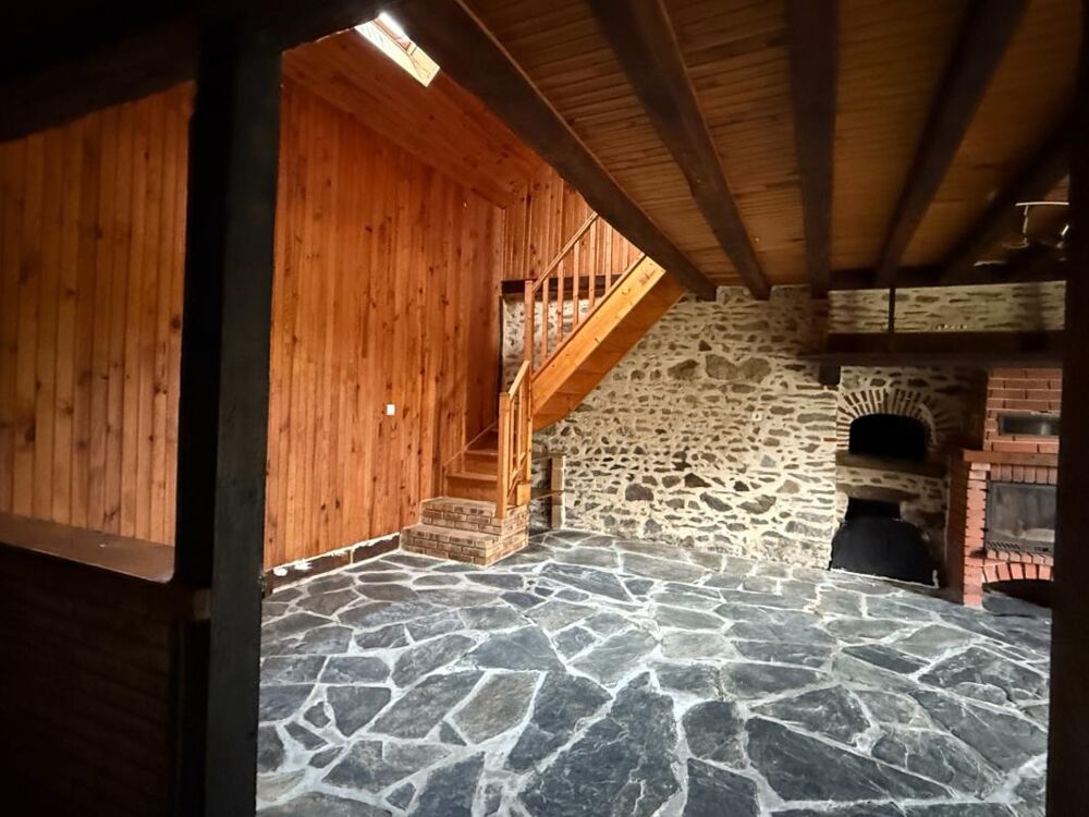 Vente Maison Ensemble de 2 maisons mitoyennes en pierre 209m² + grange, terrain 2000m² 79 500 € Fresselines