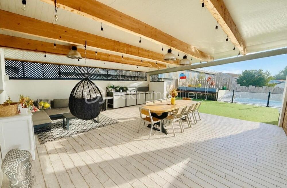 Magnifique propriété style loft de 293 m² sur un terrain de 1 360 m² à Lons