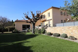  Villa  vendre 9 pices 230 m