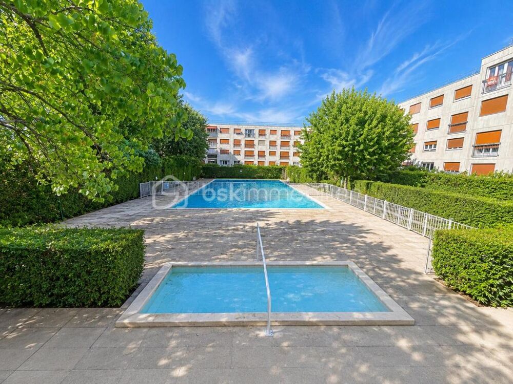 Très bel appartement lumineux avec balcon et vue dégagée - proche écoles et transport - Résidence avec piscine & tennis