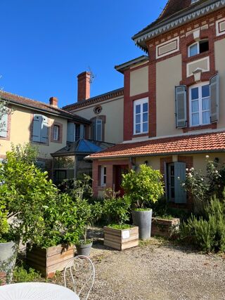  Propriété/château à vendre 15 + pièces 648 m²
