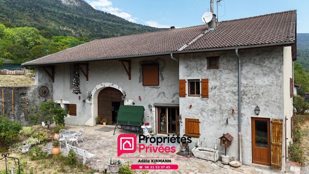 Ferme Gessienne de Caractère 200 m² (10 pièces) + Grange - Collonges (01550) / Proche Genève