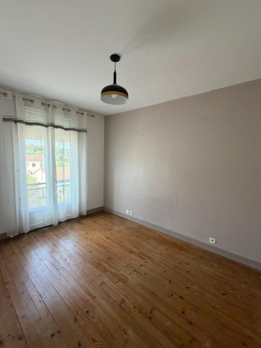 Vente Maison Soyaux. Maison mitoyenne de 102 m² avec garage et jardin Soyaux