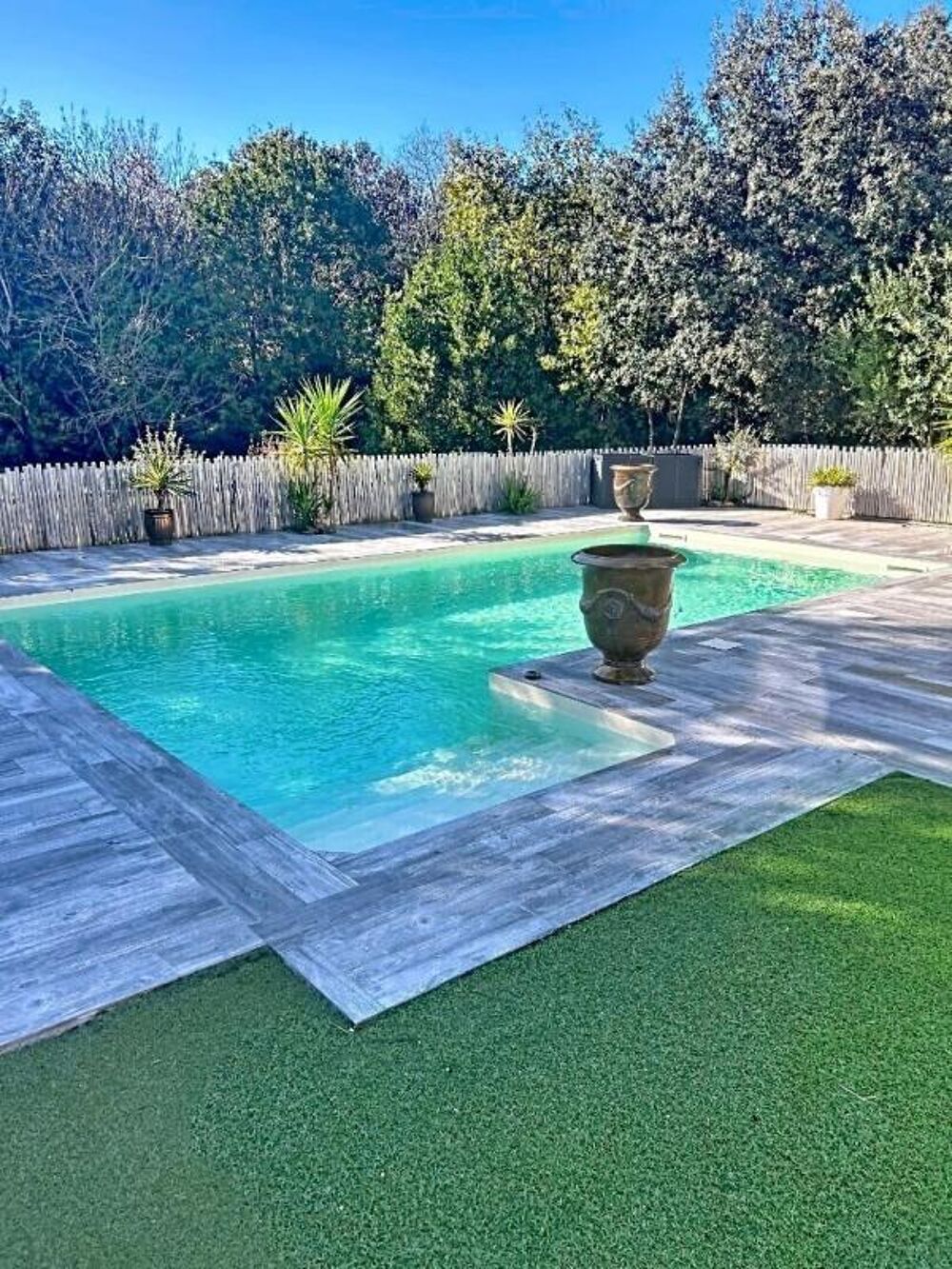 Villa spacieuse de 168m2 avec une piscine s'étendant sur 851m2 de terrain