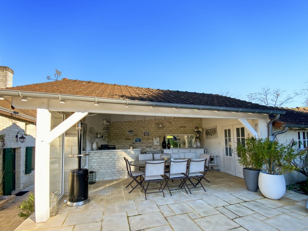 à vendre  Propriété/château Thuré (86540)