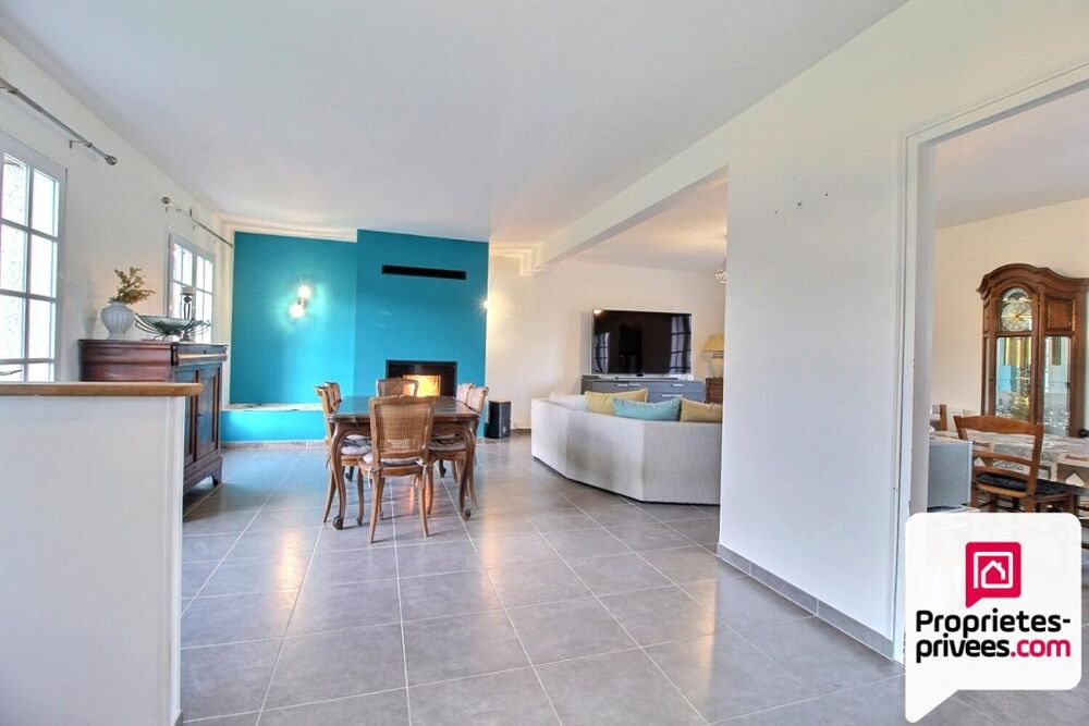 Vente Maison 1h15 de Paris - A VENDRE SPACIEUSE MAISON 8 PIECES, SOUS-SOL, PISCINE, TERRAIN 4350  m² Villemandeur