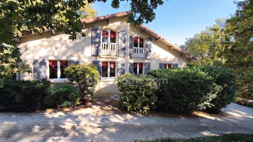 Très belle maison de campagne de 164 m² avec airial de chênes et piscine ??