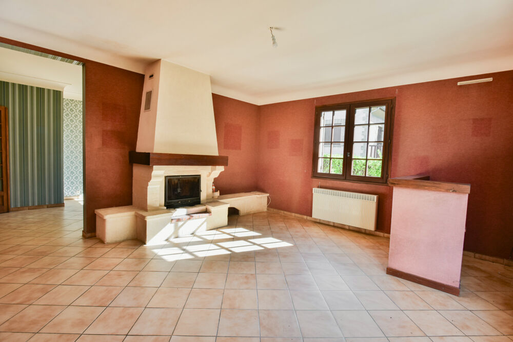 Vente Maison Maison Perigourdine, 132m2 3 chambres, grande sous-sol, piscine, 1852 m2 Couze et saint front