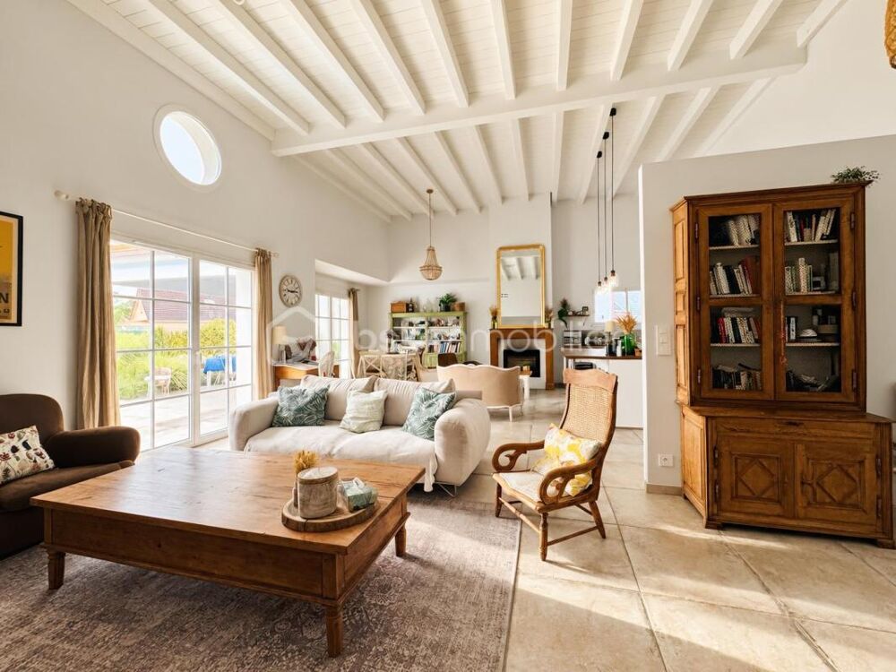 Vente Maison Maison récente de plain-pied avec cachet de l'ancien – 146 m² – Terrain 2 900 m² – Piscine Lescar